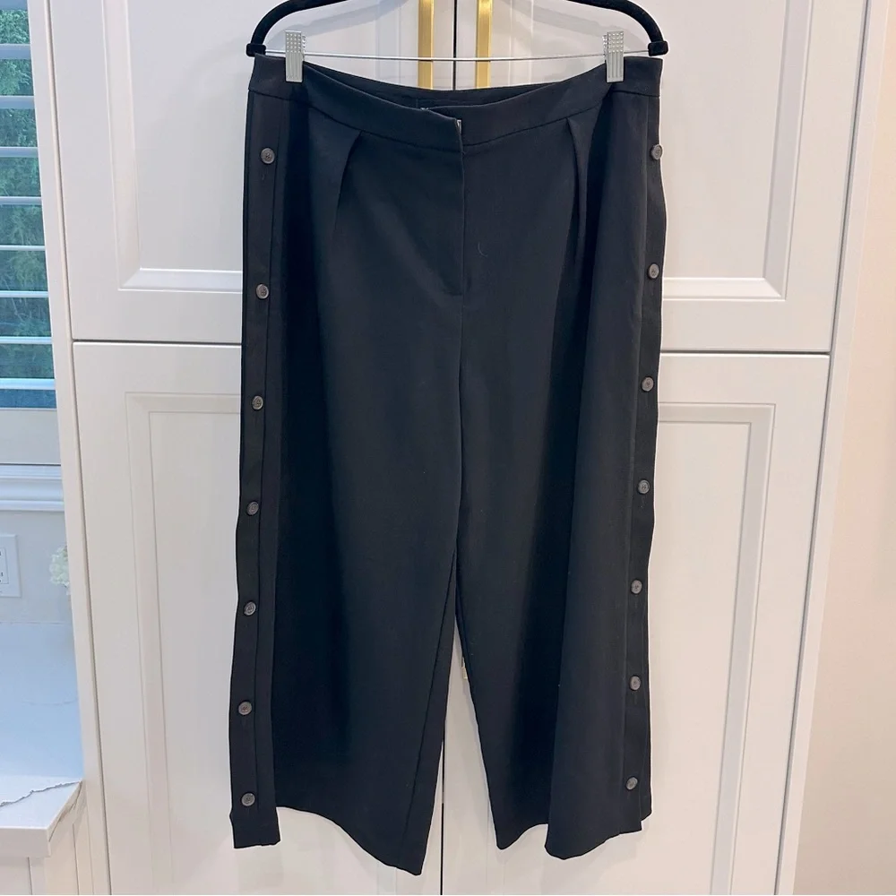NWT - TOPSHOP Wide-Leg Button Accent Flowy Corporate Pants - Picture 3 of 7